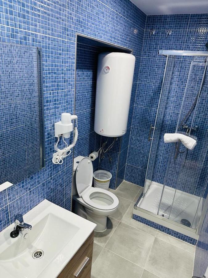 Hospedaje Nueva Numancia Madrid Bagian luar foto